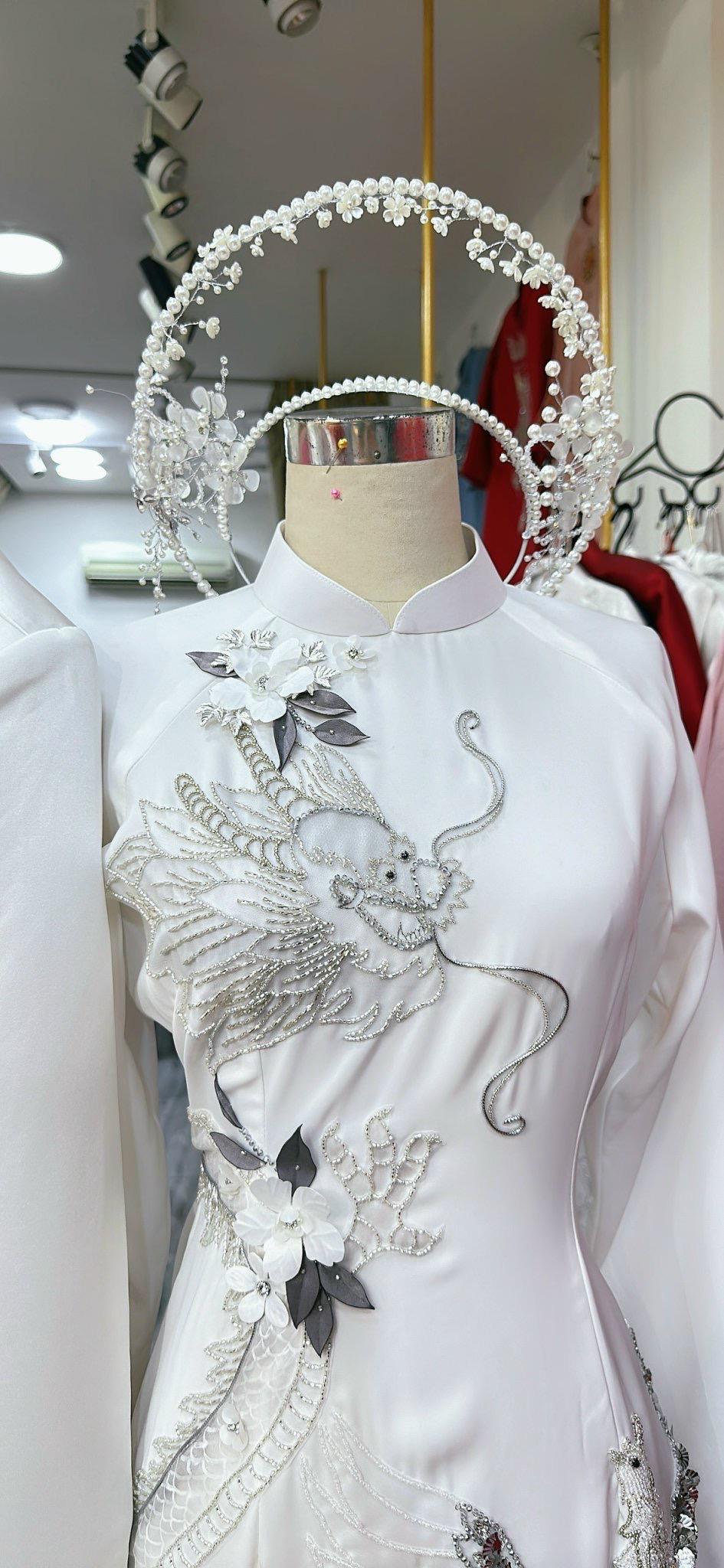 Clear headpiece for Vietnamese ao dai