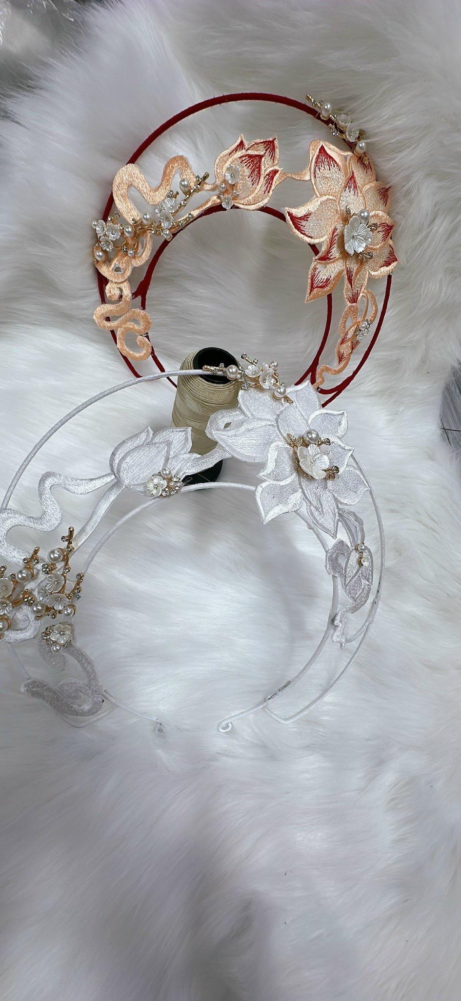 Clear headpiece for Vietnamese ao dai